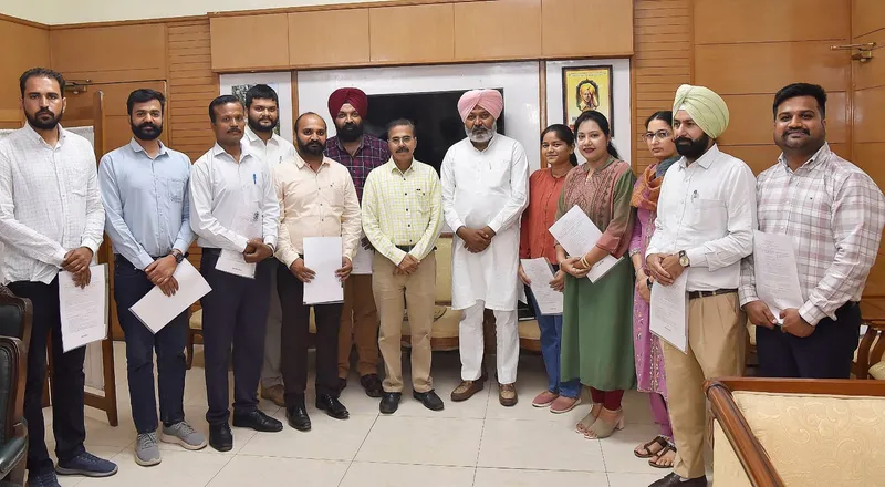 ਚੀਮਾ ਨੇ 11 ਨਵ-ਨਿਯੁਕਤ ਸੈਕਸ਼ਨ ਅਫ਼ਸਰਾਂ ਨੂੰ ਨਿਯੁਕਤੀ ਪੱਤਰ ਸੌਂਪੇ