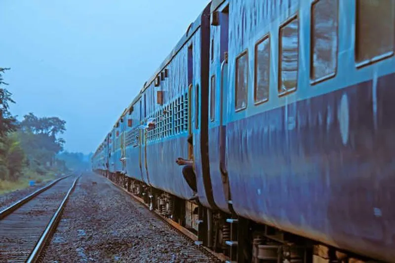 ਯੂਪੀ: ਰਾਜਧਾਨੀ ਸਮੇਤ ਦੋ ਰੇਲਗੱਡੀਆਂ ਨੂੰ ਲੀਹ ਤੋਂ ਉਤਾਰਨ ਦੀ ਕੋਸ਼ਿਸ਼