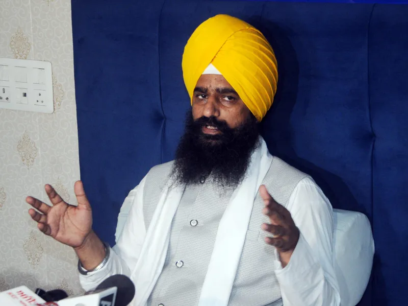 ਅਕਾਲ ਤਖ਼ਤ ਨੂੰ ਜੰਗ ਦਾ ਅਖਾੜਾ ਨਹੀਂ ਬਣਨ ਦੇ ਸਕਦੇ: ਗੜਗੱਜ