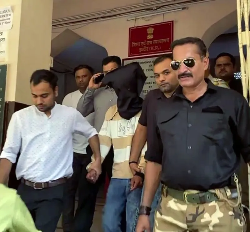 Meghalaya honeymoon murder: ਇੰਦੌਰ ਹਵਾਈ ਅੱਡੇ ’ਤੇ ਯਾਤਰੀ ਨੇ ਮੁਲਜ਼ਮ ਨੂੰ ਜੜਿਆ ਥੱਪੜ