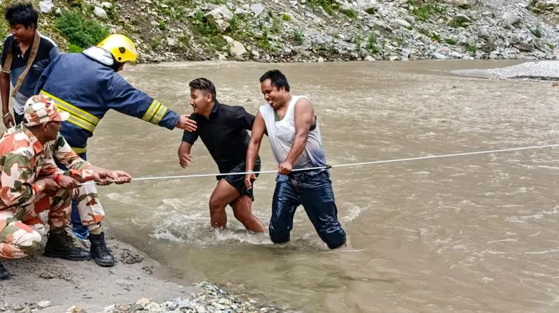 ਉੱਤਰੀ ਸਿੱਕਮ ਵਿਚ ਲਗਾਤਾਰ ਪੈ ਰਹੇ ਮੀਂਹ ਕਰਕੇ 1500 ਸੈਲਾਨੀ ਫਸੇ