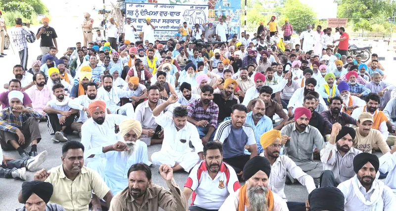 ਪੰਪ ਅਪਰੇਟਰਾਂ ਵੱਲੋਂ ਮੁੱਖ ਮੰਤਰੀ ਦੀ ਕੋਠੀ ਨੇੜੇ ਧਰਨਾ