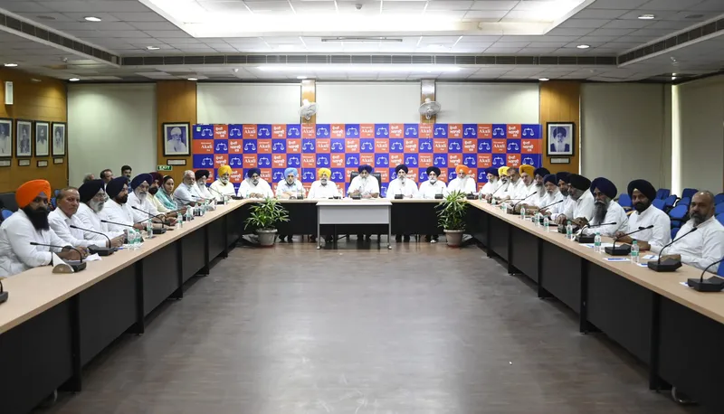 ਕਿਸਾਨਾਂ ਦੀਆਂ ਬੇਸ਼ਕੀਮਤੀ ਜ਼ਮੀਨਾਂ ਖੋਹਣ ਵਿਰੁੱਧ ਲੋਕ ਲਹਿਰ ਵਿੱਢੇਗਾ ਸ਼੍ਰੋਮਣੀ ਅਕਾਲੀ ਦਲ