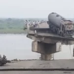 ਪੁਲ ਢਹਿਣ ਕਾਰਨ ਵਾਹਨ ਨਦੀ ਵਿੱਚ ਡਿੱਗੇ, ਤਿੰਨ ਮੌਤਾਂ
