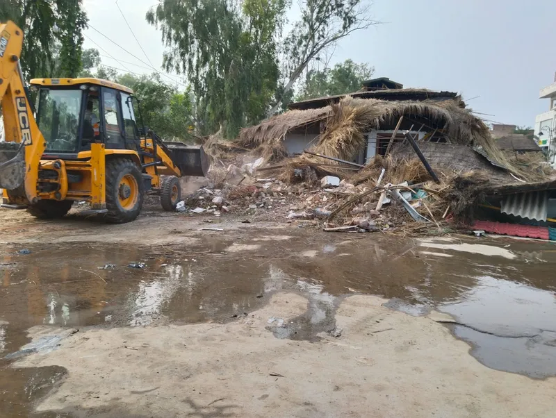 ‘ਆਪ’ ਆਗੂ ਦੇ ਨਜਾਇਜ਼ ਕਬਜ਼ੇ ’ਤੇ ਚੱਲਿਆ ਪੀਲਾ ਪੰਜਾ