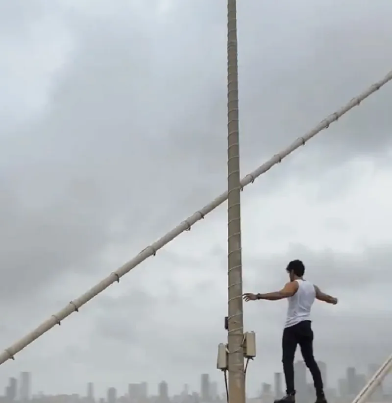 Yasser Desai stunt: ਮੁੰਬਈ ’ਚ ਖ਼ਤਰਨਾਕ ਸਟੰਟ ਕਰਨ ’ਤੇ ਬਾਲੀਵੁੱਡ ਗਾਇਕ ਯਾਸਰ ਦੇਸਾਈ ਖ਼ਿਲਾਫ਼ ਕੇਸ ਦਰਜ