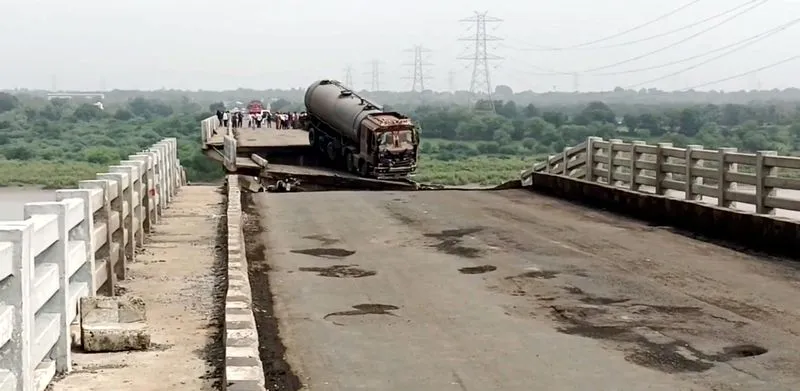 Vadodara bridge collapse ਮਰਨ ਵਾਲਿਆਂ ਦੀ ਗਿਣਤੀ ਵੱਧ ਕੇ 13 ਹੋਈ