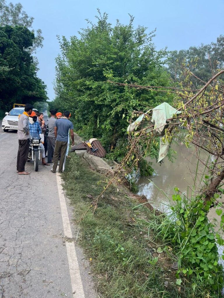 ਟੈਂਪੂ ਸਰਹਿੰਦ ਨਹਿਰ ਵਿੱਚ ਡਿੱਗਣ ਨਾਲ 6 ਸ਼ਰਧਾਲੂਆਂ ਦੀ ਮੌਤ, ਪੰਜ ਲਾਪਤਾ