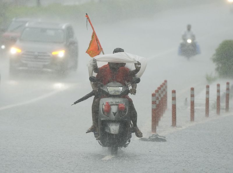 ਦਿੱਲੀ: ਭਾਰੀ ਮੀਂਹ ਕਾਰਨ ਜਨ ਜੀਵਨ ਪ੍ਰਭਾਵਿਤ; ਮੌਸਮ ਵਿਭਾਗ ਵੱਲੋਂ ਹੋਰ ਮੀਂਹ ਦੀ ਭਵਿੱਖਬਾਣੀ