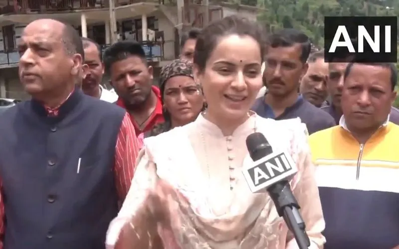 ਮੇਰੇ ਦੋ ਭਰਾ ਹੀ ਮੇਰੀ ਕੈਬਨਿਟ: ਕੰਗਨਾ ਰਣੌਤ ਵੱਲੋਂ ਮੰਡੀ ਫੇਰੀ ਦੌਰਾਨ ‘ਹੱਸਣ’ ’ਤੇੇ ਕਾਂਗਰਸ ਨੇ ਘੇਰਿਆ