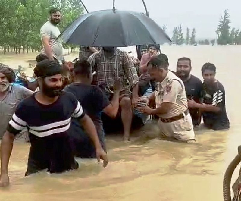 ਰਣਜੀਤ ਸਾਗਰ ਡੈਮ ਦੇ ਸੱਤ ਫਲੱਡ ਗੇਟ ਖੋਲ੍ਹੇ