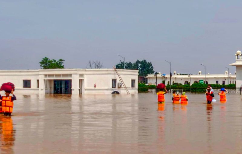 ਕਰਤਾਰਪੁਰ ਸਾਹਿਬ ਸਣੇ ਹੜ੍ਹ ਪ੍ਰਭਾਵਿਤ ਸਾਰੇ ਸਿੱਖ ਧਾਰਮਿਕ ਸਥਾਨਾਂ ਨੂੰ ਅਸਲ ਰੂਪ ’ਚ ਬਹਾਲ ਕੀਤਾ ਜਾਵੇਗਾ: ਮੁਨੀਰ