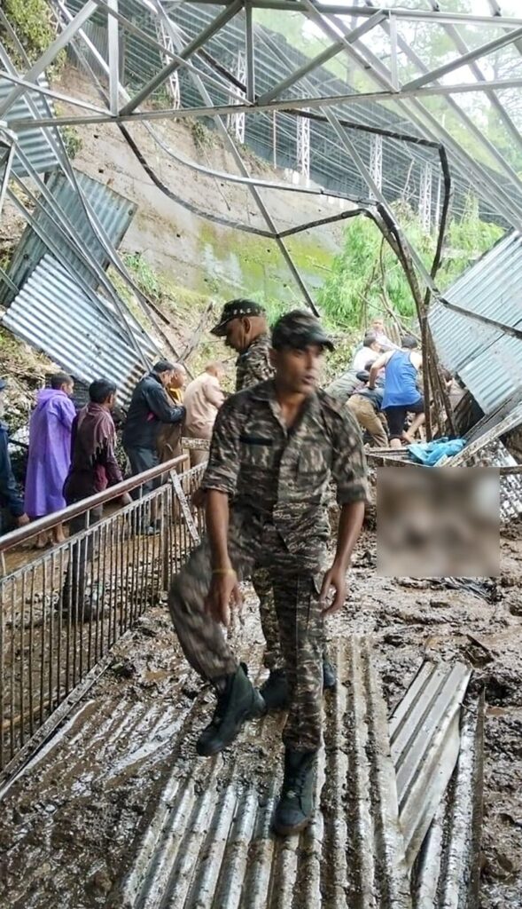 ਵੈਸ਼ਨੋ ਦੇਵੀ ਮੰਦਿਰ ਨੇੜੇ ਢਿੱਗਾਂ ਡਿੱਗਣ ਕਾਰਨ ਘੱਟੋ-ਘੱਟ 30 ਮੌਤਾਂ