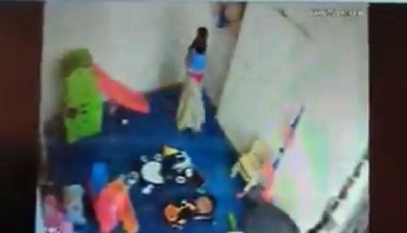 ਨੋਇਡਾ ਦੇ ਡੇਅ ਕੇਅਰ ਵਿਚ ਅਟੈਂਡੈਂਟ ਨੇ ਮਾਸੂਮ ਬੱਚੀ ਨੂੰ ਦੰਦੀਆਂ ਵੱਢੀਆਂ, ਜ਼ਮੀਨ ’ਤੇ ਪਟਕਿਆ, ਘਟਨਾ ਸੀਸੀਟੀਵੀ ਵਿਚ ਕੈਦ