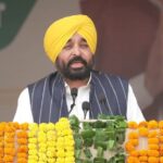 ਮੁੱਖ ਮੰਤਰੀ ਭਗਵੰਤ ਮਾਨ ਨੇ ਫਰੀਦਕੋਟ ਵਿੱਚ ਰਾਜ ਪੱਧਰੀ ਸਮਾਗਮ ਵਿੱਚ ਕੌਮੀ ਝੰਡਾ ਲਹਿਰਾਇਆ