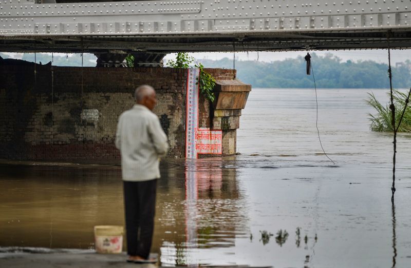 ਦਿੱਲੀ ’ਚ ਯਮੁਨਾ ਨਦੀ ਖ਼ਤਰੇ ਦੇ ਨਿਸ਼ਾਨ ਤੋਂ ਪਾਰ; ਹਥਨੀਕੁੰਡ ਬੈਰਾਜ ਦੇ ਸਾਰੇ 18 ਗੇਟ ਖੋਲ੍ਹੇ