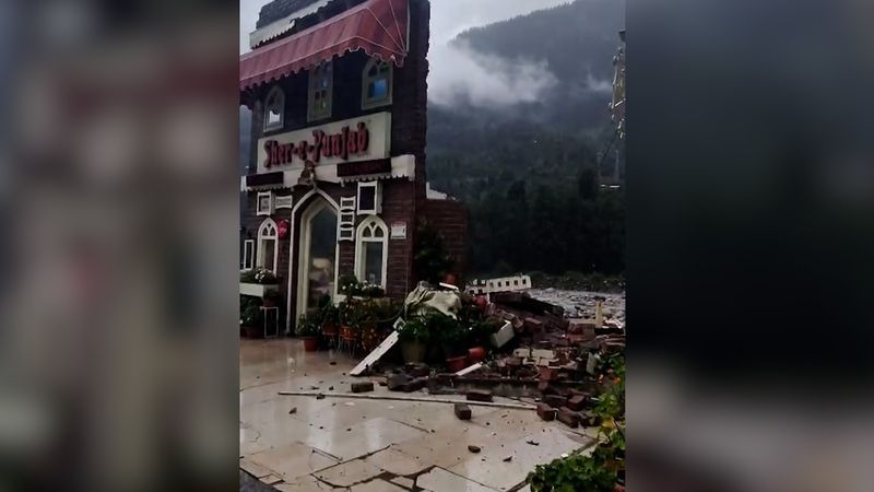 ਹੜ੍ਹਾਂ ਕਾਰਨ ਕੀਰਤਪੁਰ-ਮਨਾਲੀ ਹਾਈਵੇਅ ’ਤੇ ਆਵਾਜਾਈ ਠੱਪ