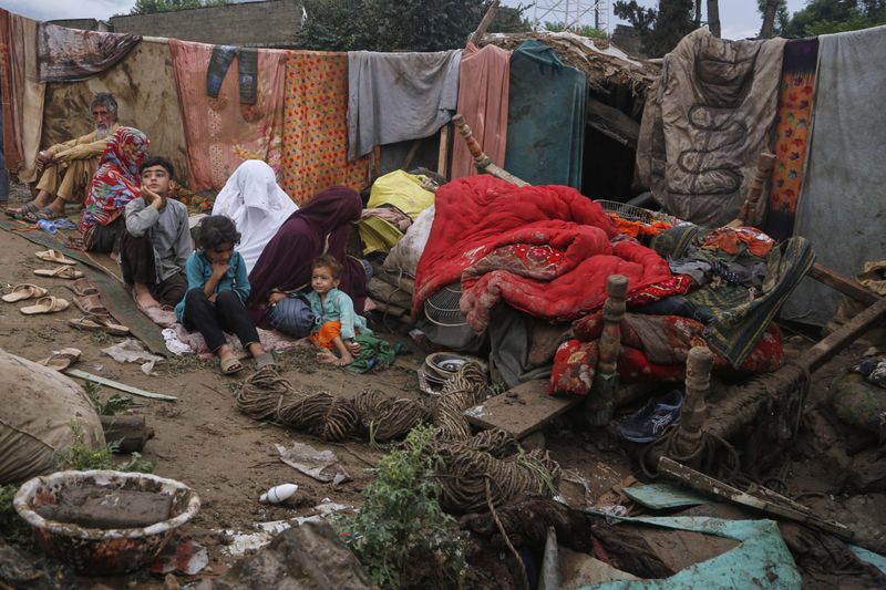 ਉੱਤਰੀ ਪਾਕਿਸਤਾਨ ’ਚ ਹੜ੍ਹਾਂ ਕਾਰਨ ਮਰਨ ਵਾਲਿਆਂ ਦੀ ਗਿਣਤੀ 327 ’ਤੇ ਪੁੱਜੀ