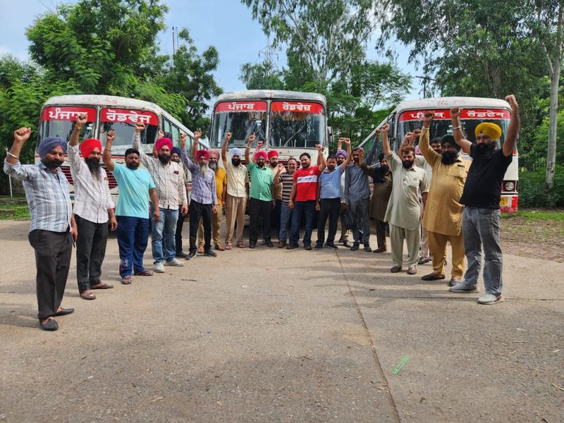 ਤਰਨ ਤਾਰਨ: ਆਗੂ ਨੂੰ ਘਰ ਵਿੱਚ ਨਜ਼ਰਬੰਦ ਕੀਤੇ ਜਾਣ ਤੋਂ ਭੜਕੇ ਠੇਕਾ ਮੁਲਾਜ਼ਮ