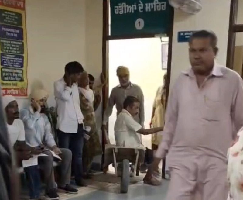 ਮੁਕਤਸਰ: ਉਸਾਰੀ ਸਮੱਗਰੀ ਦੀ ਢੋਆ-ਢੁਆਈ ਵਾਲੀ ਆਰਜ਼ੀ ਰੇਹੜੀ ਤੇ ਸਿਵਲ ਹਸਪਤਾਲ ਪਹੁੰਚਿਆ ਮਰੀਜ਼