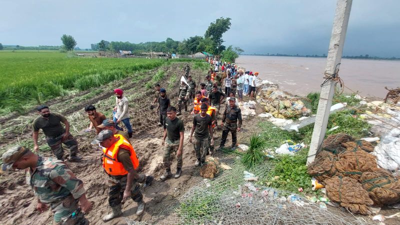 ਹੜ੍ਹਾਂ ਦਾ ਪਾਣੀ ਘਟਿਆ, ਮੁਸੀਬਤਾਂ ਨਹੀਂ