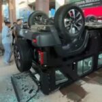 ‘ਟੋਟਕੇ’ ਦੇ ਚੱਕਰ ’ਚ ਨਵੀਂ ਥਾਰ ਗੱਡੀ ਸ਼ੋਅਰੂਮ ਦੀ ਪਹਿਲੀ ਮੰਜ਼ਿਲ ਤੋਂ ਹੇਠਾਂ ਡਿੱਗੀ