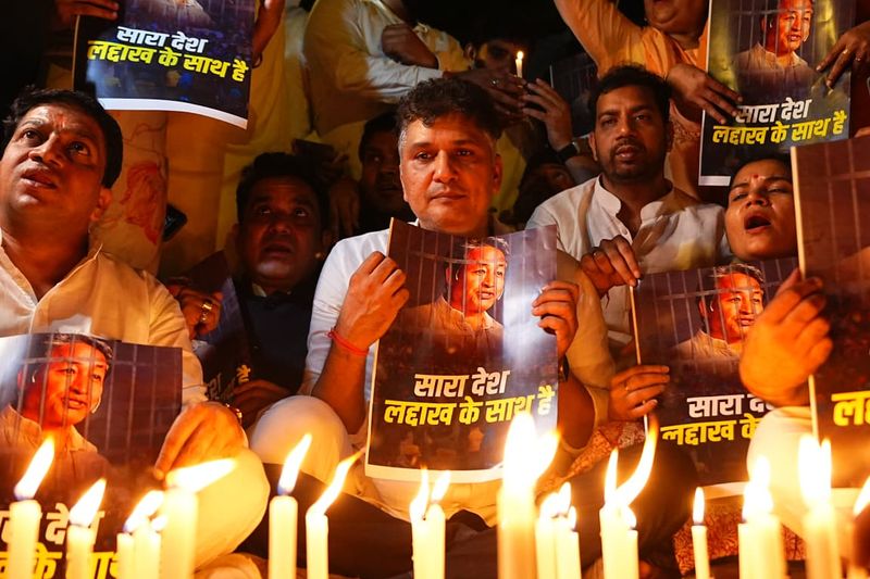 ਸੋਨਮ ਵਾਂਗਚੁਕ ਦੀ ਗ੍ਰਿਫ਼ਤਾਰੀ ਵਿਰੁੱਧ ‘ਆਪ’ ਨੇ ਮੋਮਬੱਤੀ ਮਾਰਚ ਕੱਢਿਆ