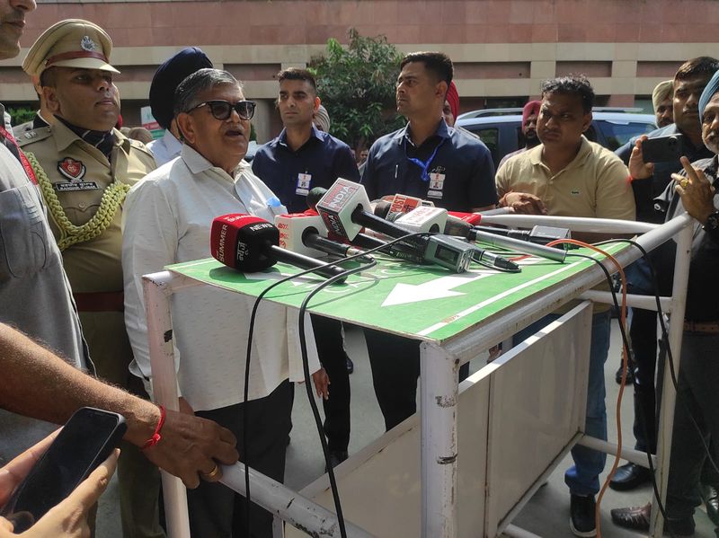 ਰਾਜਪਾਲ ਗੁਲਾਬ ਚੰਦ ਕਟਾਰੀਆ ਨੇ ਫੋਰਟਿਸ ਹਸਪਤਾਲ ਵਿੱਚ ਮੁੱਖ ਮੰਤਰੀ ਭਗਵੰਤ ਮਾਨ ਦੀ ਖ਼ਬਰਸਾਰ ਲਈ