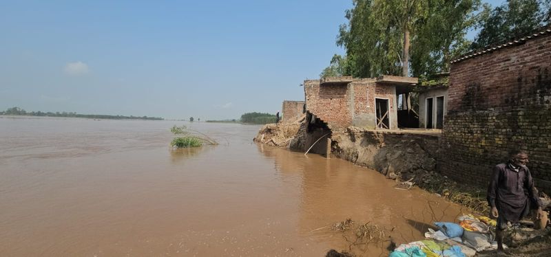 ਧੁੱਸੀ ਬੰਨ੍ਹ ਨੂੰ ਖ਼ਤਰਾ ਵਧਿਆ, ਸਤਲੁਜ ਦਾ ਵਹਿਣ ਮੋੜਨ ਲਈ ਲਾਈਆਂ ਨੋਚਾਂ ਰੁੜ੍ਹੀਆਂ