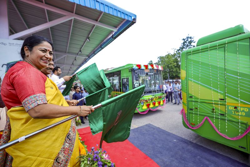 ਤਿੰਨ ਸੌ ਇਲੈਕਟ੍ਰਿਕ ਬੱਸਾਂ ਨੂੰ ਹਰੀ ਝੰਡੀ