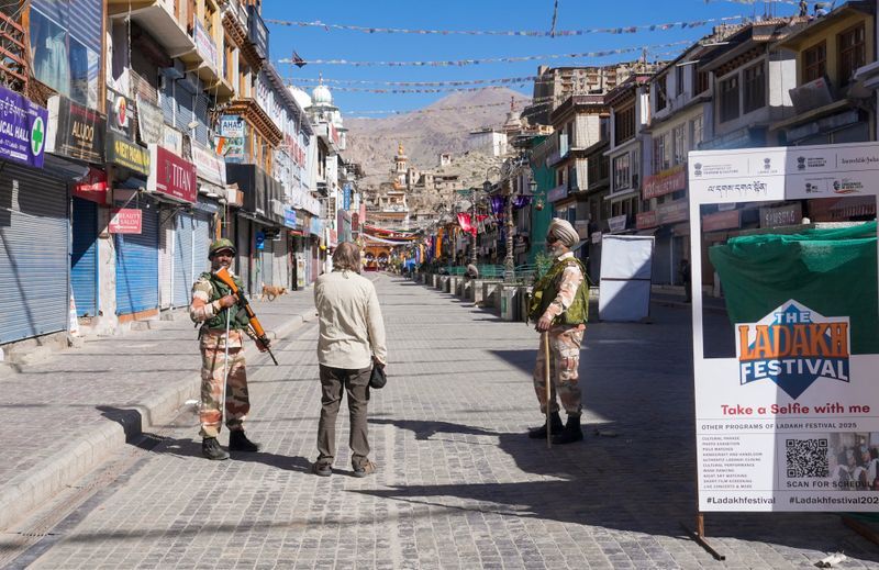 ਲੇਹ ਵਿਚ ਸਵੇਰੇ 10 ਵਜੇ ਤੋਂ ਚਾਰ ਘੰਟਿਆਂ ਲਈ ਕਰਫਿਊ ’ਚ ਢਿੱਲ, ਇੰਟਰਨੈੱਟ ਸੇਵਾਵਾਂ ਅਜੇ ਵੀ ਮੁਅੱਤਲ