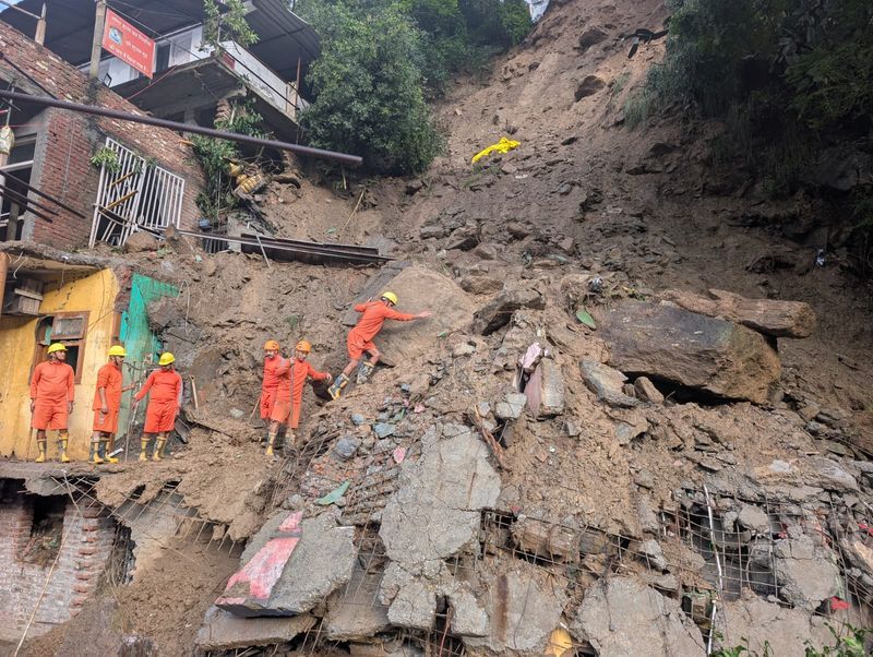 ਕੁੱਲੂ: ਢਿੱਗਾਂ ਡਿੱਗਣ ਤੋਂ ਬਾਅਦ ਸੱਤ ਲਾਪਤਾ; ਖ਼ਰਾਬ ਮੌਸਮ ਦੌਰਾਨ ਬਚਾਅ ਕਾਰਜ ਜਾਰੀ