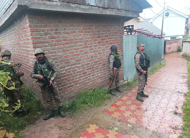 ਕੁਲਗਾਮ ਮੁਕਾਬਲੇ ਵਿਚ ਅਣਪਛਾਤਾ ਦਹਿਸ਼ਤਗਰਦ ਹਲਾਕ, ਜੇਸੀਓ ਜ਼ਖ਼ਮੀ