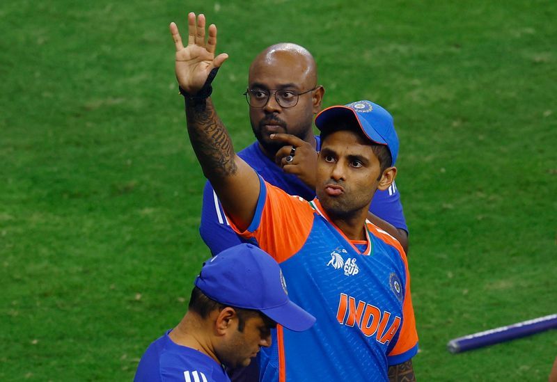 ਚੈਂਪੀਅਨ ਟੀਮ ਨੂੰ ਟਰਾਫ਼ੀ ਦੇਣ ਤੋਂ ਇਨਕਾਰ ਪਹਿਲਾਂ ਕਦੇ ਨਹੀਂ ਦੇਖਿਆ, ਮੇਰੀ ਅਸਲ ਟਰਾਫ਼ੀ ਮੇਰੀ ਟੀਮ: ਸੂਰਿਆਕੁਮਾਰ