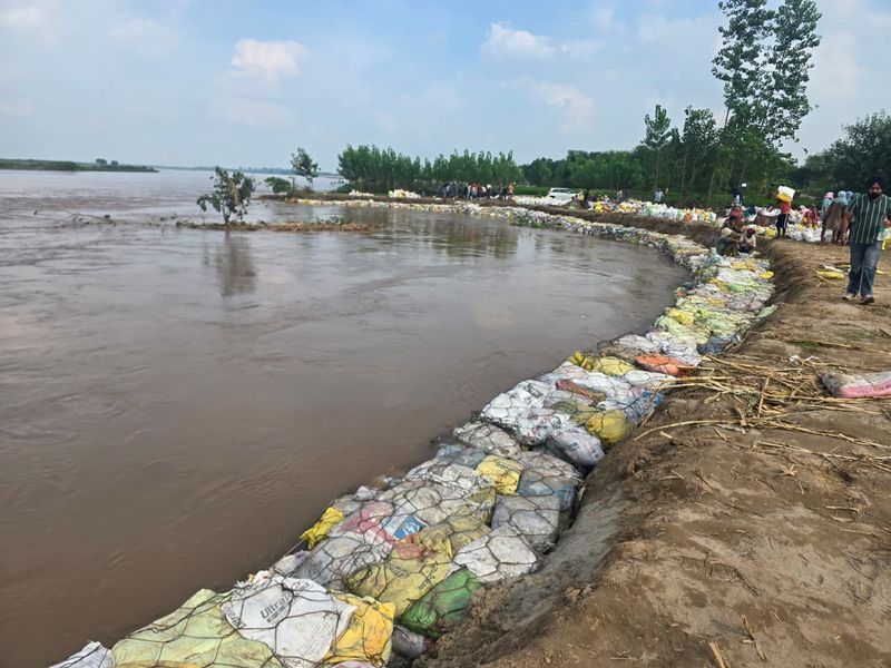 ਲੁਧਿਆਣਾ ਦੇ ਪਿੰਡ ਸਸਰਾਲੀ ’ਚ ਹਾਲਤ ਨਾਜ਼ੁਕ, ਪ੍ਰਸ਼ਾਸਨ ਵੱਲੋਂ ਐਡਵਾਈਜ਼ਰੀ ਜਾਰੀ