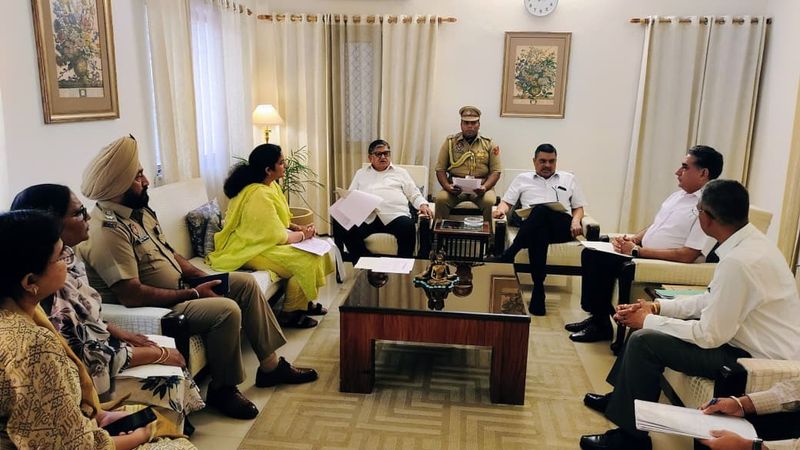 ਰਾਜਪਾਲ ਗੁਲਾਬ ਚੰਦ ਕਟਾਰੀਆ ਵੱਲੋਂ ਫ਼ਿਰੋਜ਼ਪੁਰ ਜ਼ਿਲ੍ਹਾ ਪ੍ਰਸ਼ਾਸਨ ਨਾਲ ਮੀਟਿੰਗ