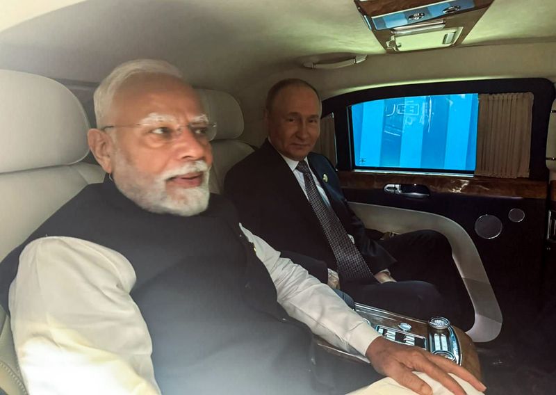 ਪੂਤਿਨ ਨੇ ਮੋਦੀ ਨੂੰ ‘ਲਿਮੋਜ਼ਿਨ’ ’ਚ ਦਿੱਤੀ ਲਿਫਟ, ਘੰਟੇ ਤੱਕ ਕਾਰ ’ਚ ਹੋਈ ਗੱਲਬਾਤ