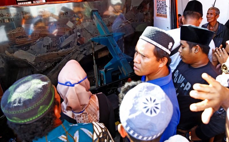 ਇੰਡੋਨੇਸ਼ੀਆ ਸਕੂਲ ਹਾਦਸਾ: ਬਚਾਅ ਕਾਰਜ ਜਾਰੀ; ਉਮੀਦਾਂ ਹੁਣ ਮਸ਼ੀਨਾਂ ‘ਤੇ