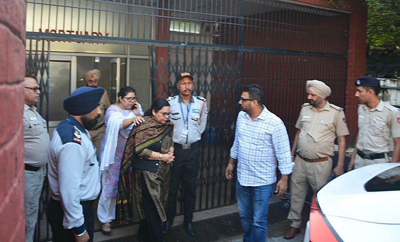 ਪੋਸਟਮਾਰਟਮ ’ਤੇ ਪੂਰਨ ਕੁਮਾਰ ਦੀ ਪਤਨੀ ਨੇ ਜਤਾਇਆ ਇਤਰਾਜ਼ ‘ਇੰਨੀ ਕਾਹਦੀ ਕਾਹਲੀ ਸੀ’