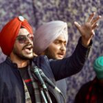 ਗਾਇਕ ਰਾਜਵੀਰ ਜਵੰਦਾ ਦੇ ਅੰਤਿਮ ਸੰਸਕਾਰ ਲਈ ਵੱਡੀ ਗਿਣਤੀ ਪ੍ਰਸ਼ੰਸਕ ਪਿੰਡ ਕੋਠਾ ਪੋਨਾ ਪੁੱਜੇ