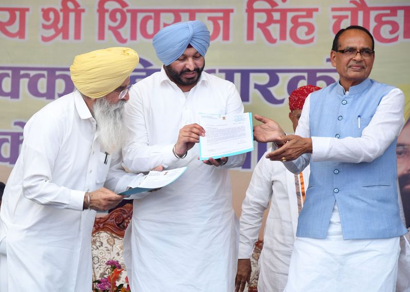 ਕੇਂਦਰੀ ਖੇਤੀ ਮੰਤਰੀ ਨੇ ਹੜ੍ਹ ਪੀੜਤਾਂ ਨੂੰ ਮੁਆਵਜ਼ਾ ਵੰਡਿਆ