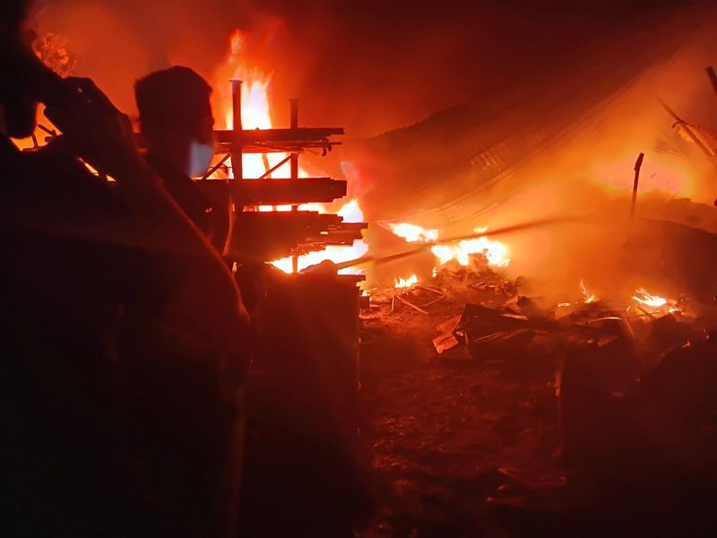 ਕੋਟ ਈਸੇ ਖਾਂ ਵਿਖੇ ਪਟਾਕਿਆਂ ਕਾਰਨ ਕਬਾੜ ਦੀ ਦੁਕਾਨ ਨੂੰ ਅੱਗ