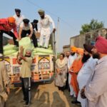 ਹੜ੍ਹ ਪ੍ਰਭਾਵਿਤ ਇਲਾਕੇ ਬਾਊਪੁਰ ਮੰਡ ’ਚ ਕਿਸਾਨਾਂ ਨੂੰ ਖਾਦ ਤੇ ਕਣਕ ਦਾ ਬੀਜ ਵੰਡਿਆ
