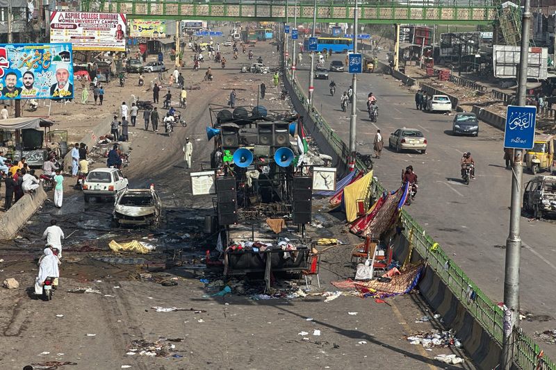 ਇਸਲਾਮੀ ਕਾਰਕੁਨਾਂ ਨਾਲ ਝੜਪ ’ਚ ਪੁਲੀਸ ਅਧਿਕਾਰੀ ਸਣੇ ਪੰਜ ਹਲਾਕ