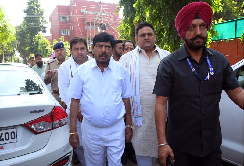 ਅਠਾਵਲੇ ਵੱਲੋਂ ਡੀ ਜੀ ਪੀ ਤੇ ਐੱਸ ਪੀ ਨੂੰ ਗ੍ਰਿਫ਼ਤਾਰ ਕਰਨ ਦੀ ਹਮਾਇਤ