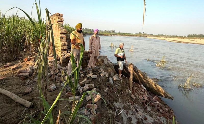 ਹੜ੍ਹਾਂ ਦੀ ਮਾਰ: ਨੁਕਸਾਨੀ ਜ਼ਮੀਨ ਦੇ ਸਰਕਾਰੀ ਅੰਕੜੇ ਸੱਚ ਤੋਂ ਕੋਹਾਂ ਦੂਰ