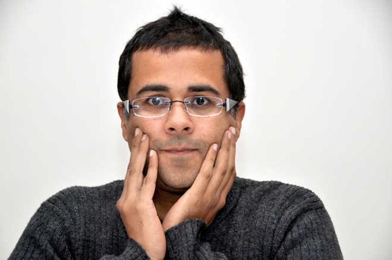 AI ਵਿਚ ਹੁਨਰ ਹੈ, ਪਰ ਕਲਾ ਨਹੀਂ…ਮਨੁੱਖੀ ਭਾਵਨਾਵਾਂ ਦੀ ਥਾਂ ਨਹੀਂ ਲੈ ਸਕਦਾ: ਚੇਤਨ ਭਗਤ