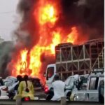 ਪੁਣੇ ਵਿੱਚ ਦੋ ਟਰੱਕਾਂ ਨੂੰ ਅੱਗ; ਟਰੱਕਾਂ ਦਰਮਿਆਨ ਫਸੀ ਕਾਰ; 8 ਹਲਾਕ