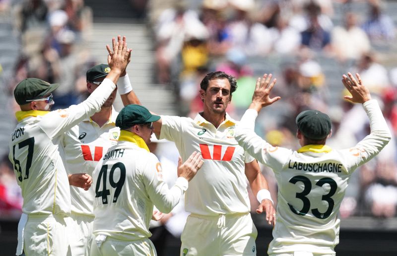 ਐਸ਼ੇਜ਼ ਲੜੀ: ਸਟਾਰਕ ਦੇ ਸ਼ੁਰੂਆਤੀ ਝਟਕਿਆਂ ਨਾਲ ਇੰਗਲੈਂਡ ਮੁਸ਼ਕਲ ’ਚ, ਲੰਚ ਮੌਕੇ ਸਕੋਰ 105/4