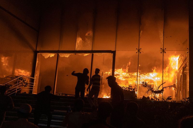 ਬੰਗਲਾਦੇਸ਼ ਵਿੱਚ ਤਣਾਅ: ਵਿਦਿਆਰਥੀ ਆਗੂ ਦੀ ਮੌਤ ਤੋਂ ਬਾਅਦ ਹਿੰਸਾ ਭੜਕੀ